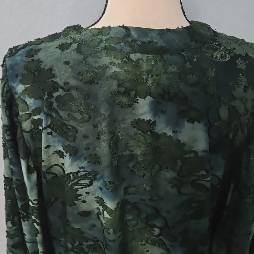 CALESSA Velvet Burnout Tie-Dye Split V-Neck Wrist Length Sleeve Tunic SZ LARGE - Picture 10 of 13